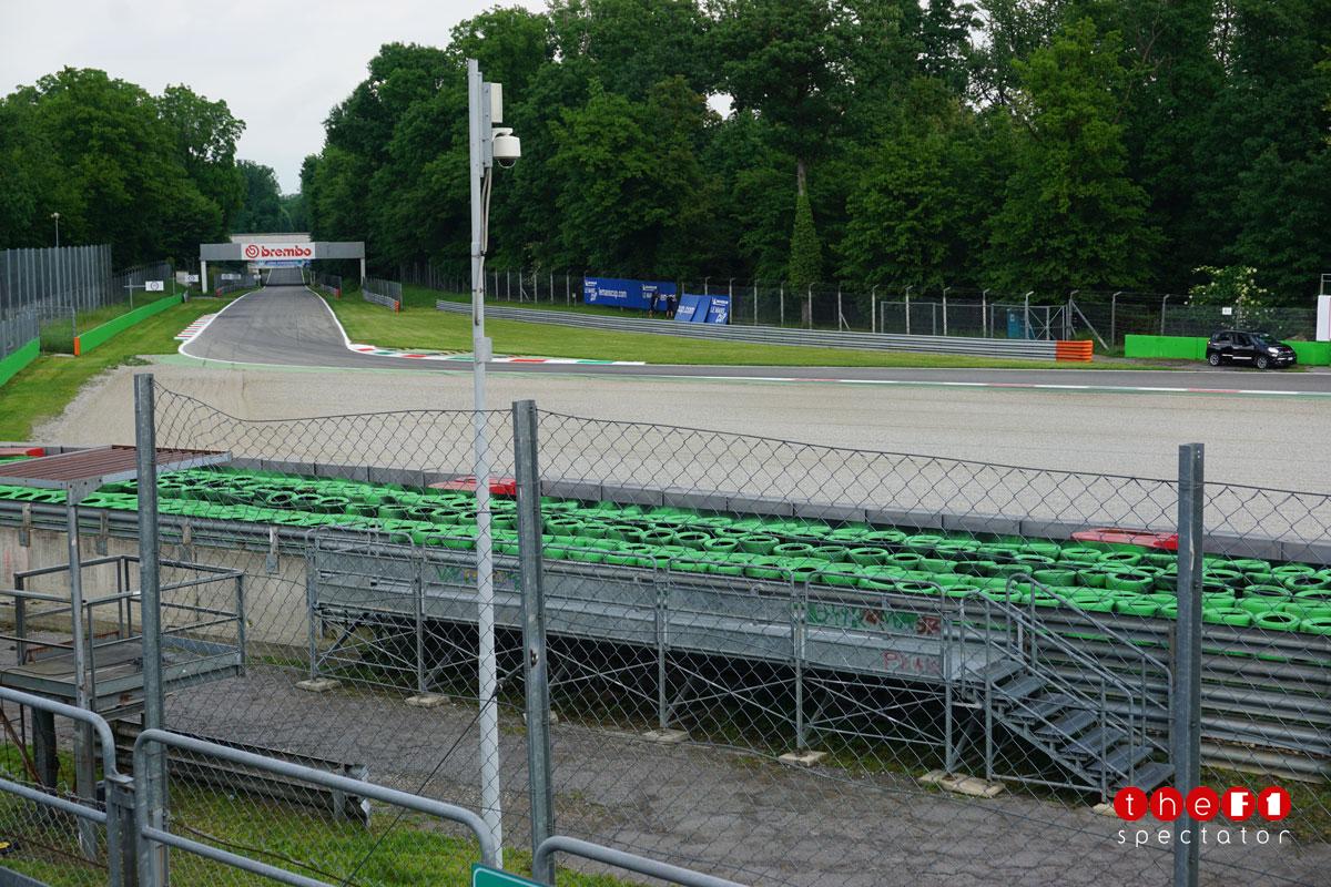 italy-grandstand-13-left