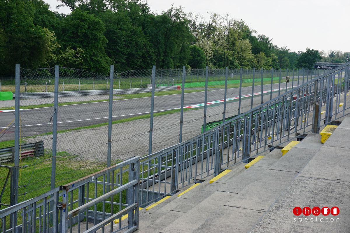 italy-grandstand-15-right