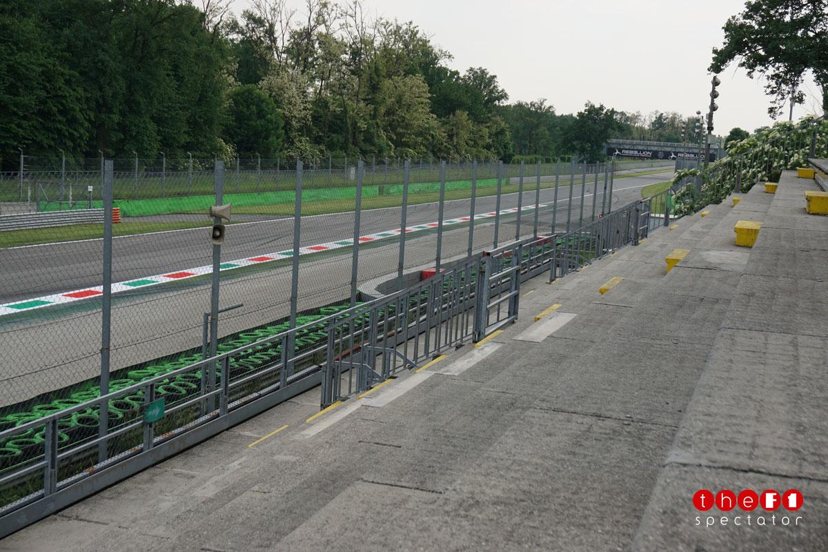 italy-grandstand-16-right
