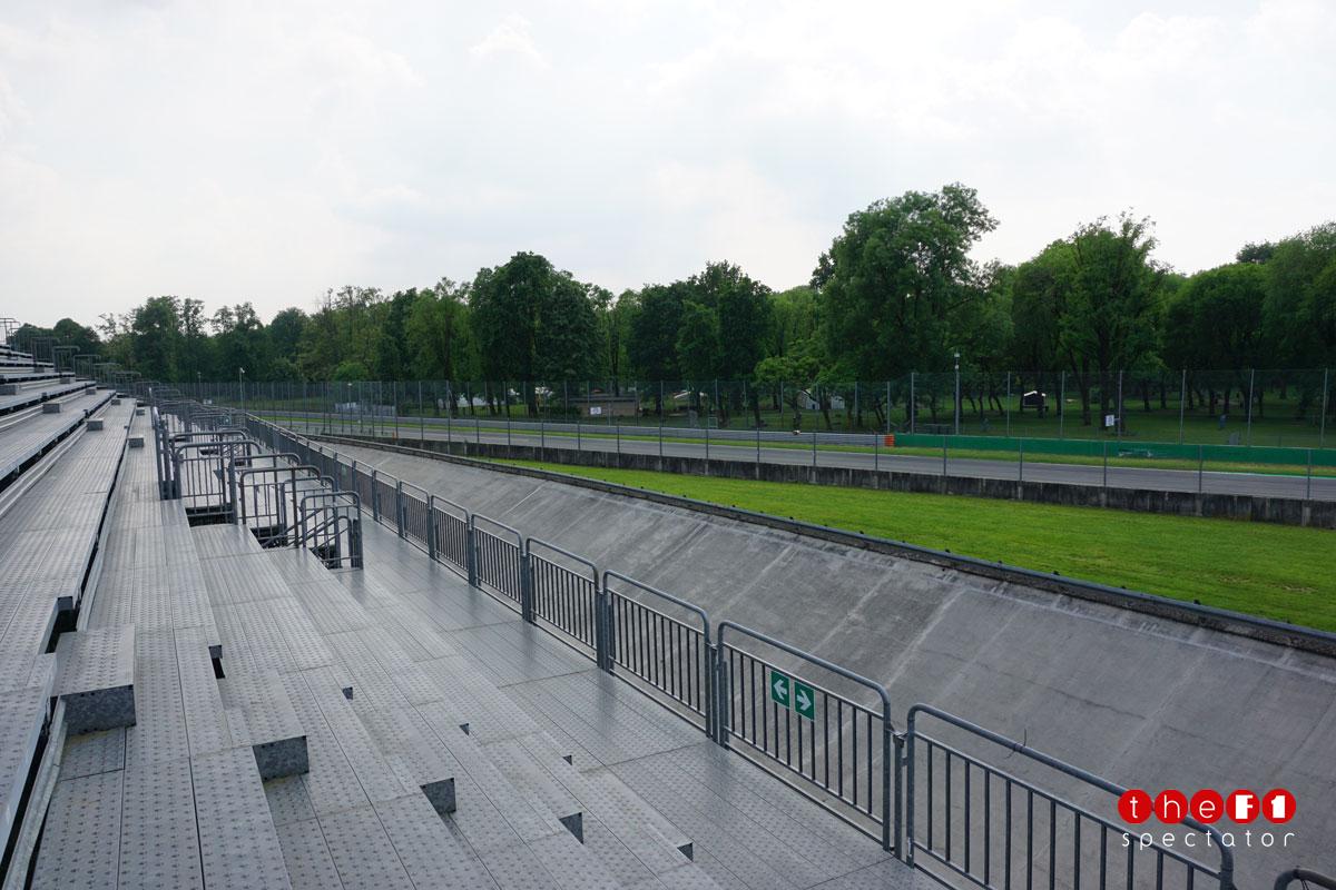 italy-grandstand-6c-left