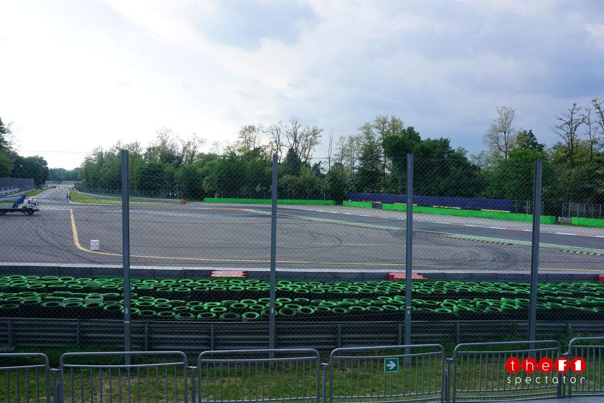 italy-grandstand-9-left