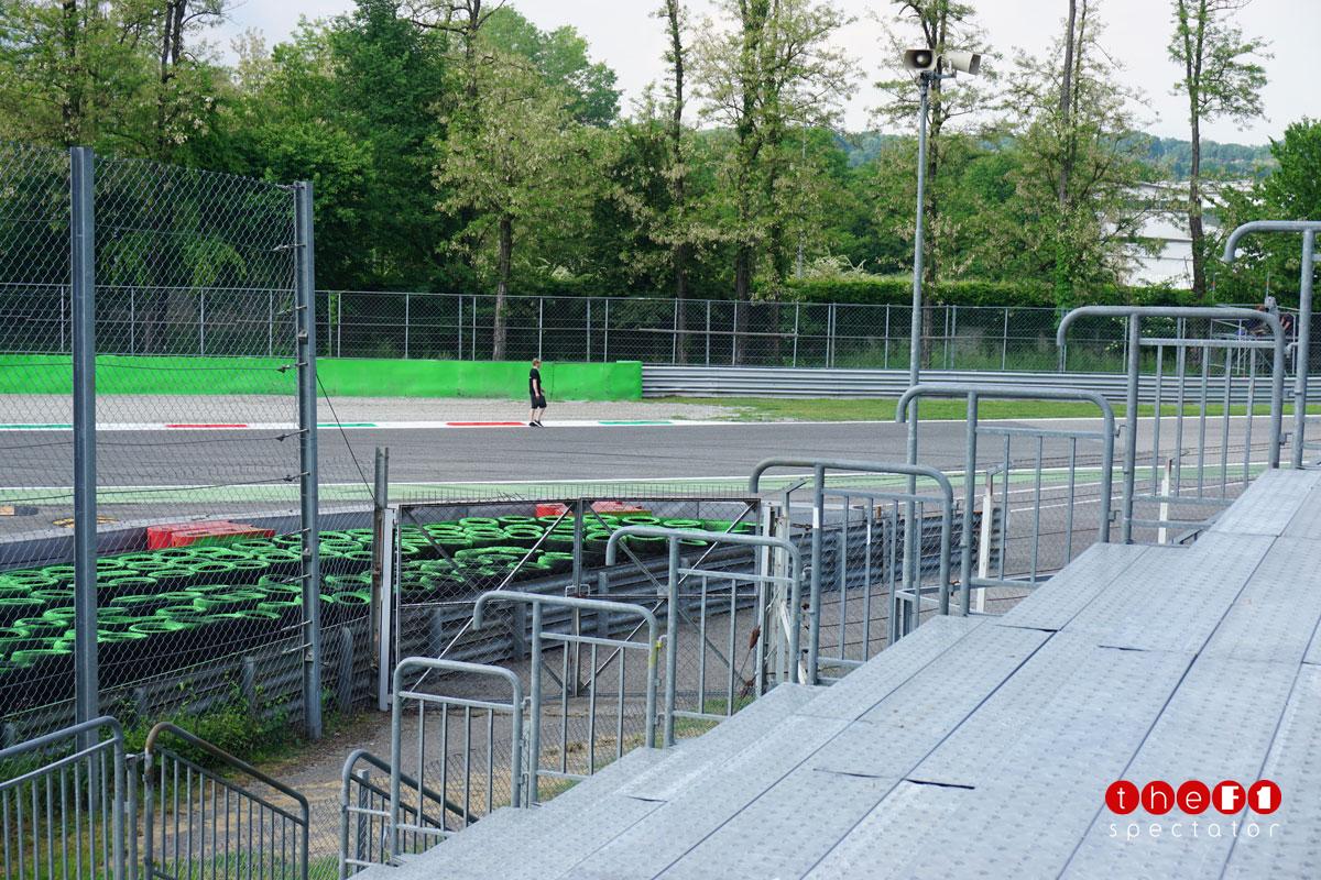 italy-grandstand-9-right
