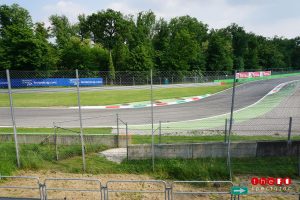 italy-grandstand-12-centre