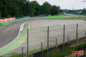 italy-grandstand-12-right-upper