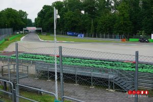 italy-grandstand-13-left