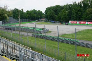 italy-grandstand-15-left